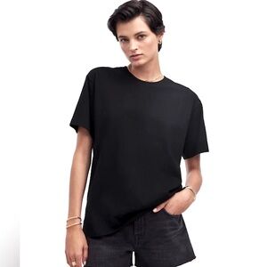 nu-in Simple Black Short Sleeve Tee